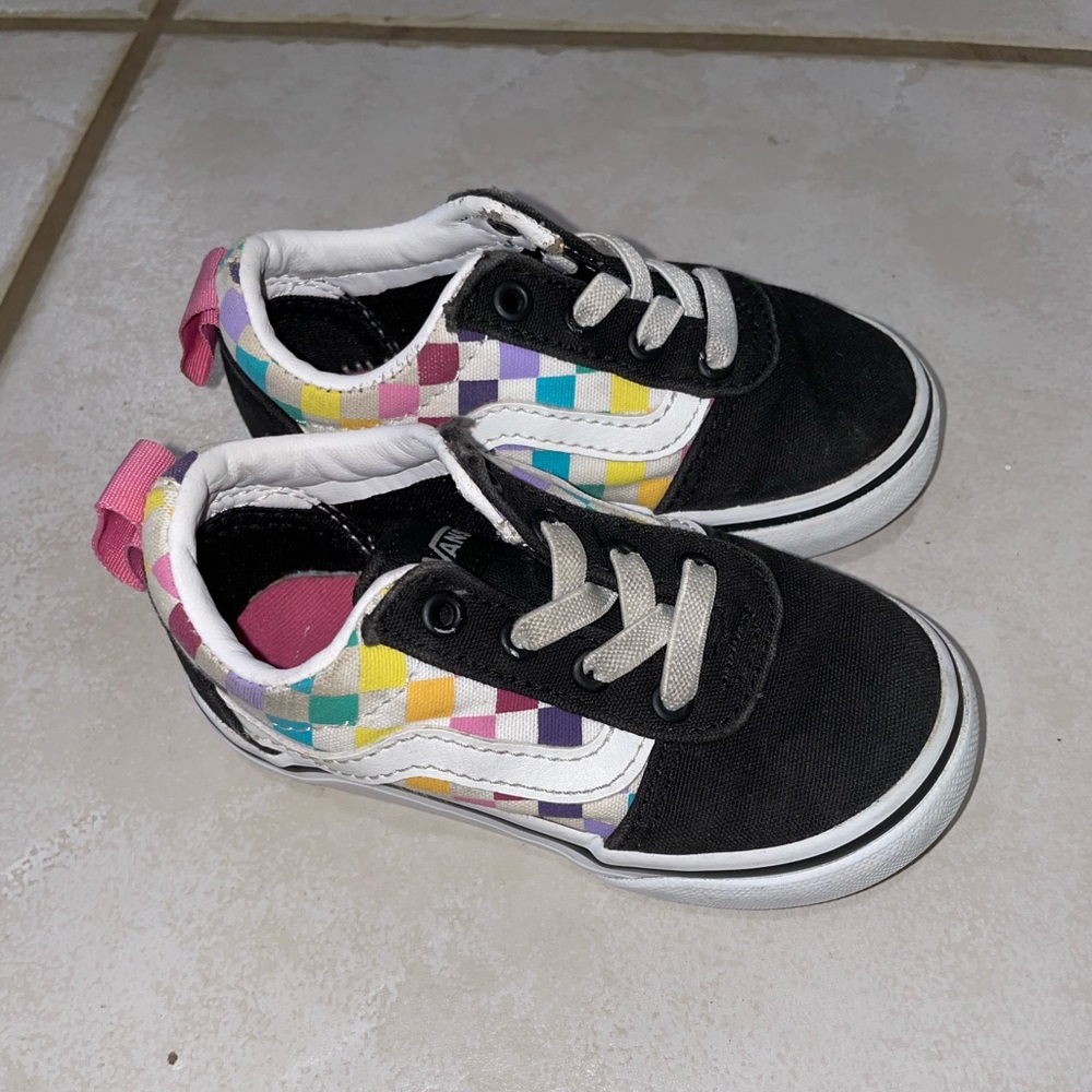2 pairs of Vans